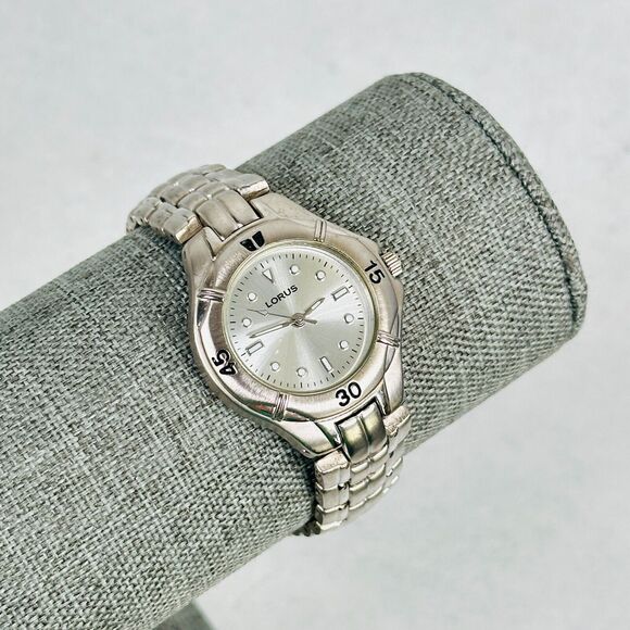 Lorus Watch Womens Round 27mm Silver Tone Quartz Classic New Battery - Picture 1 of 16